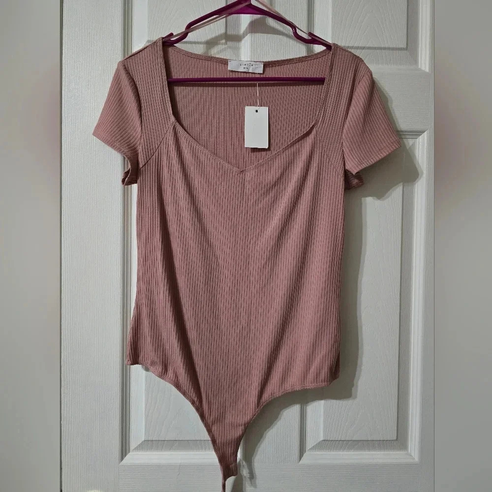 NWT Elodie Blush Pink Ribbed Bodysuit, Low V-Neckline, Lightweight, Size XL.